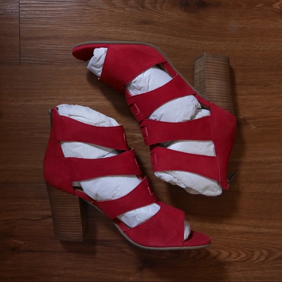 Red Heels (9) - Picture 1 of 5